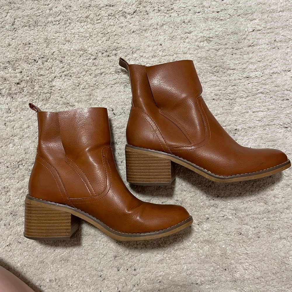 Universal Thread Brown Ankle Boots - Size 7.5